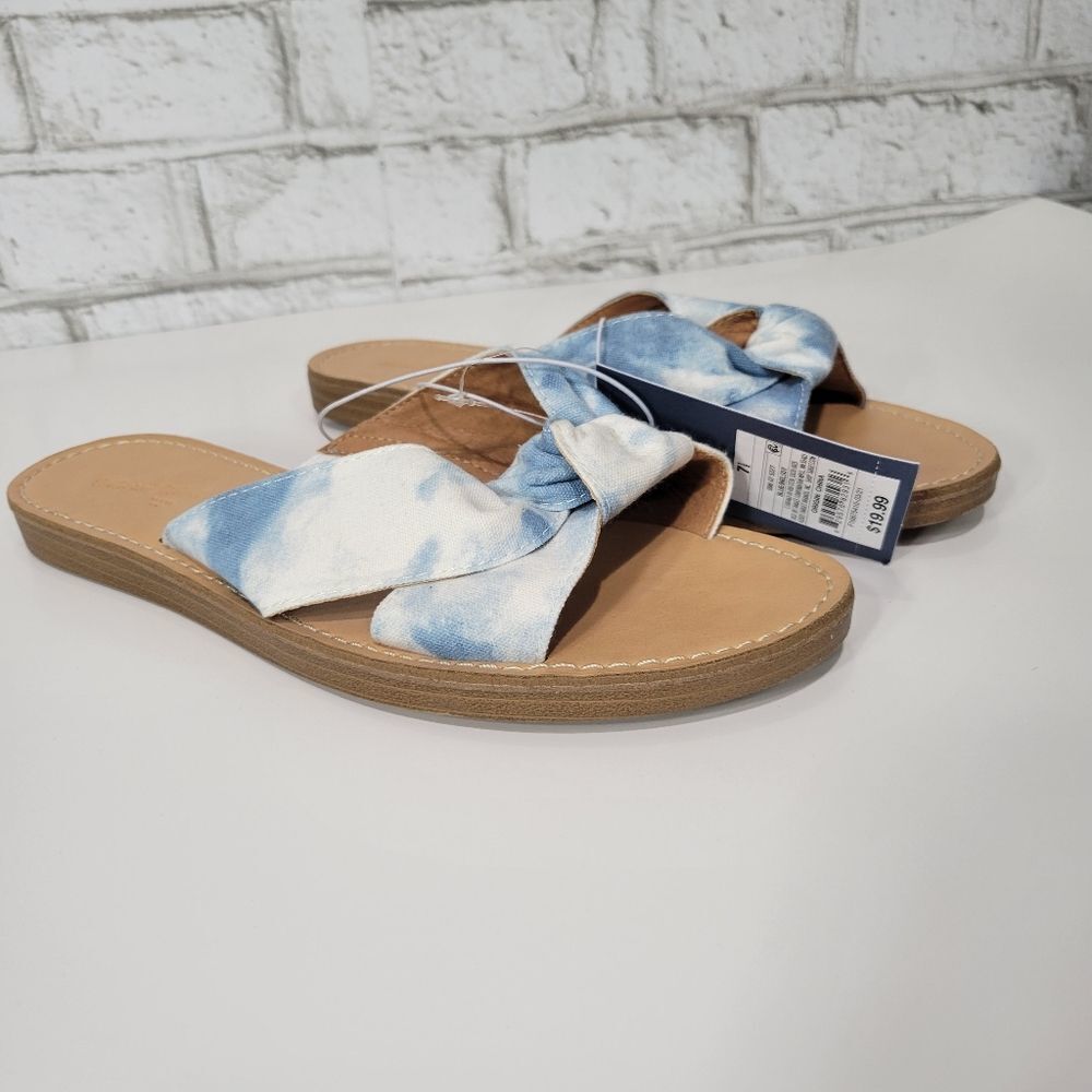 NWT Universal Thread sandals‎